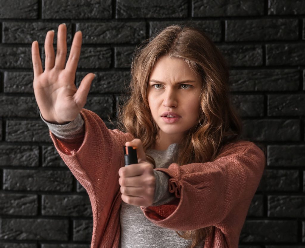 PepperSpray a girl and a gun